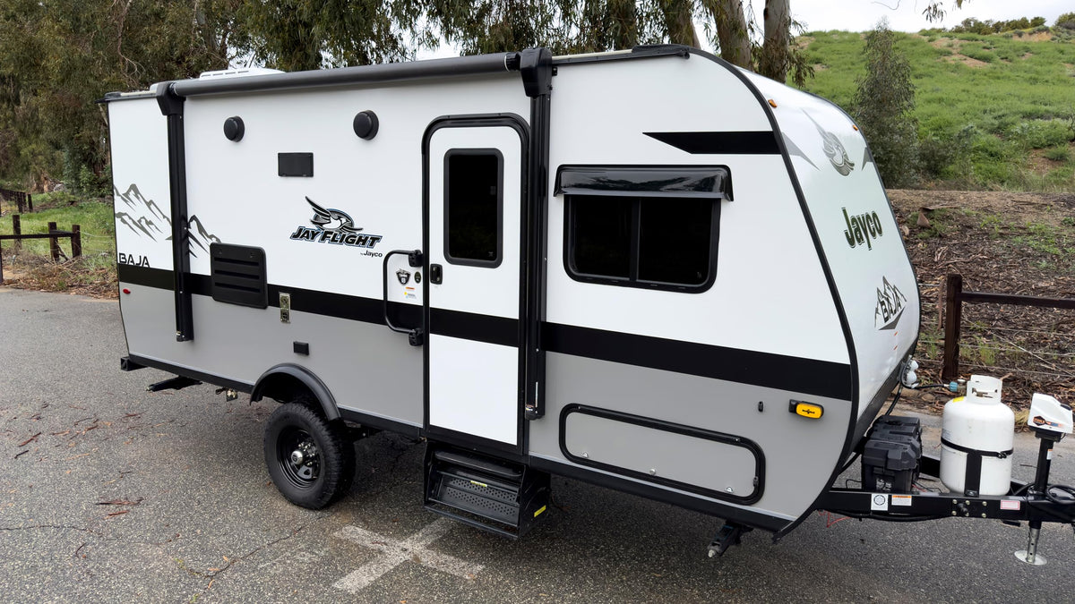 GT STYLING RV1036 RV WINDOW DEFLECTOR AND SUN VISOR