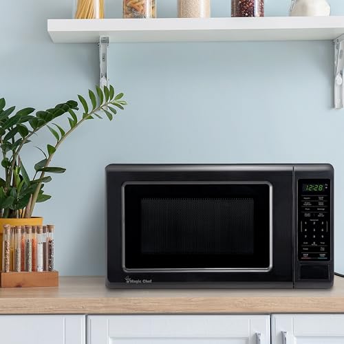 MAGIC CHEF MC77MB 0.7 cu. ft. Countertop Microwave in Black - 700W (10.1H x 17W x 12.5D) RV & Camper