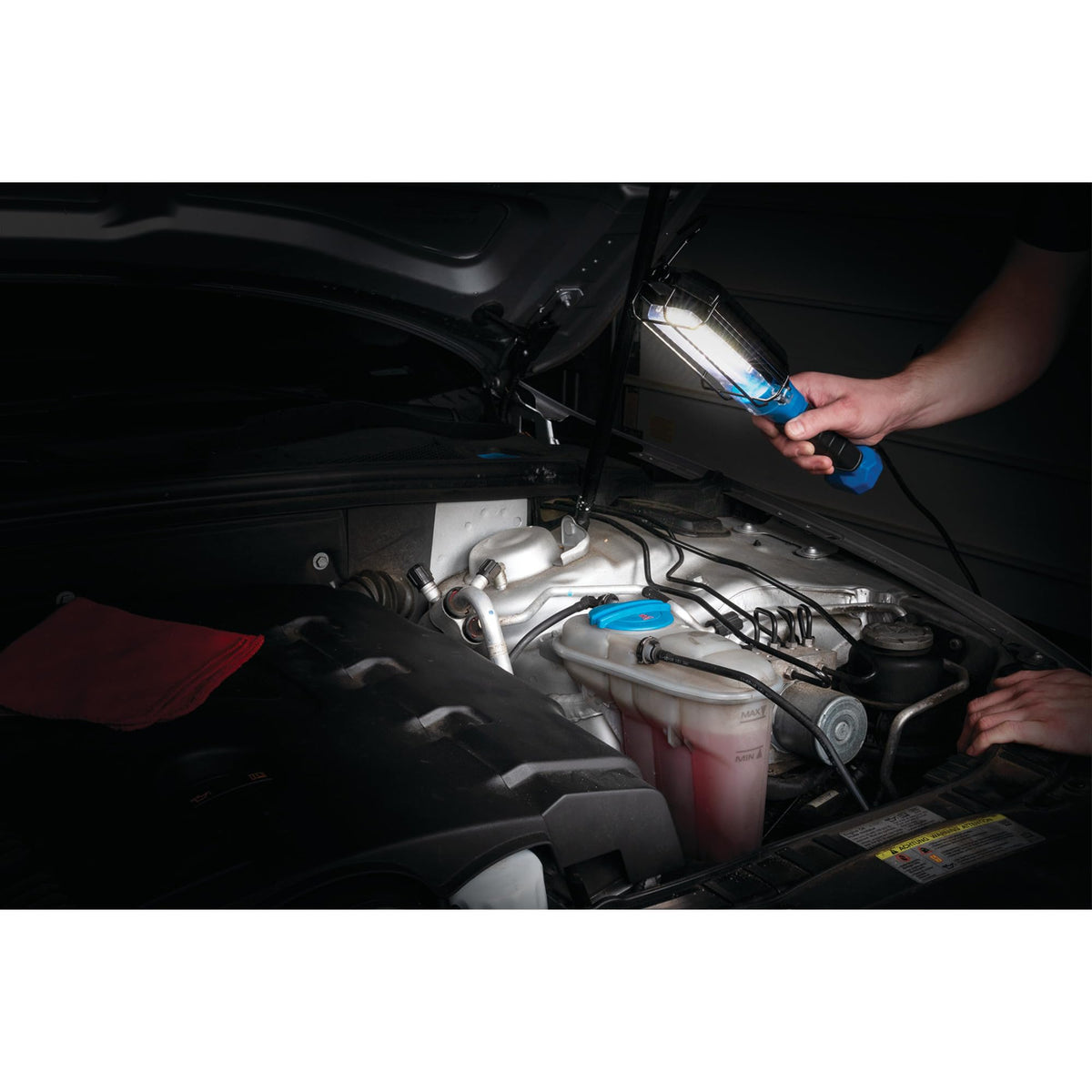Performance Tool Performance Tool W2237 25' 18GA 1,000 lumen 120V LED Drop Light with Extra Built in 120V
